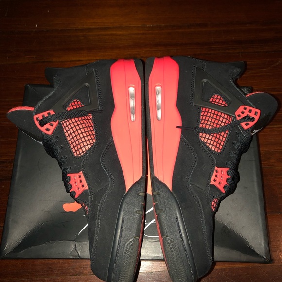 Jordan 4 red thunders